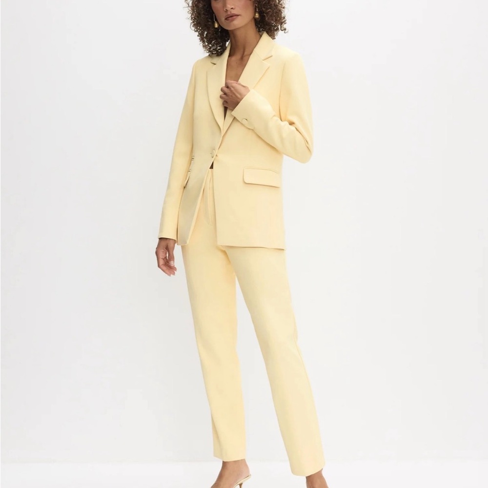Tailored Women's Blazer & Trousers Set in Pale Yellow